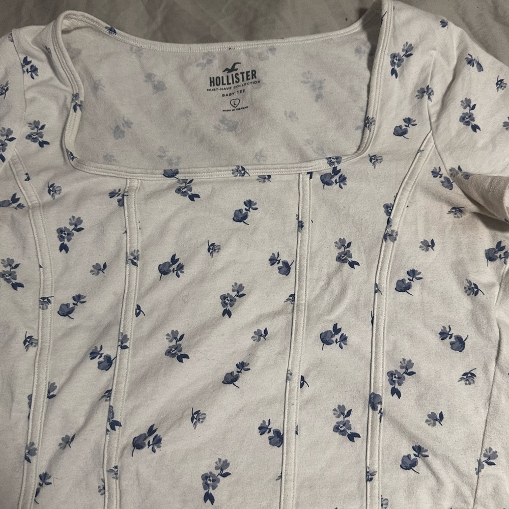 Hollister Women's Top with Blue Floral Design